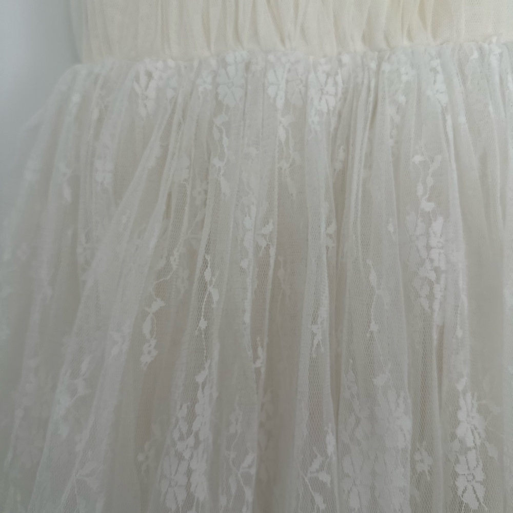 Elegant Cream Lace Dress - Picture 4 of 11